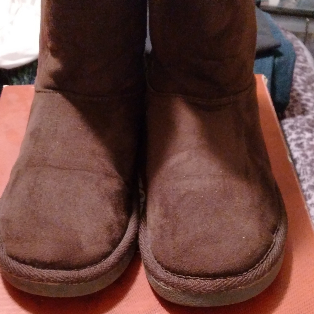 Girls Arizona brand boots